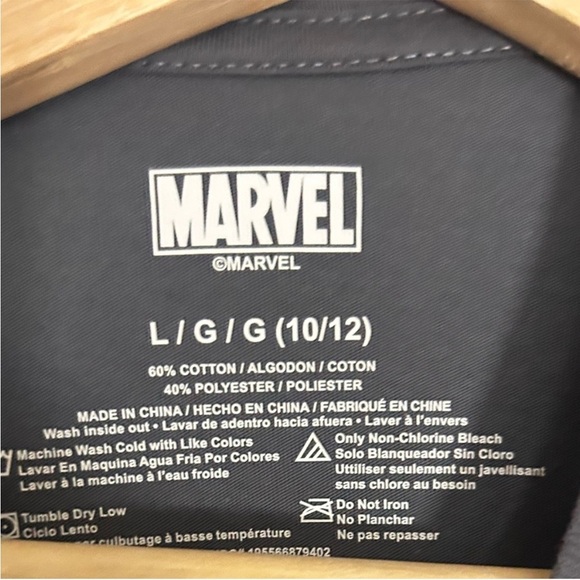 ⭐️ NEW Marvel Venom Glow in Dark Shirt - Picture 1 of 2